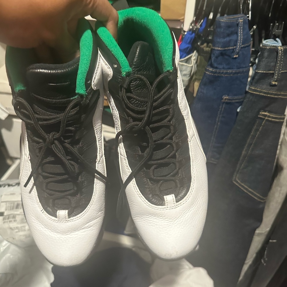 Retro 10 Seattle